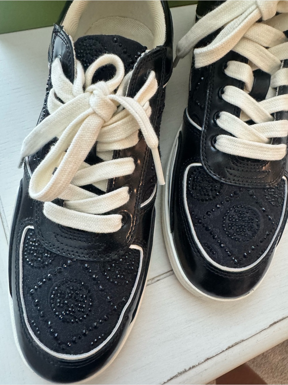 Tory Burch! T-Monogram Clover Court/ Black w/Crystals. size 8.5 - Picture 4 of 6